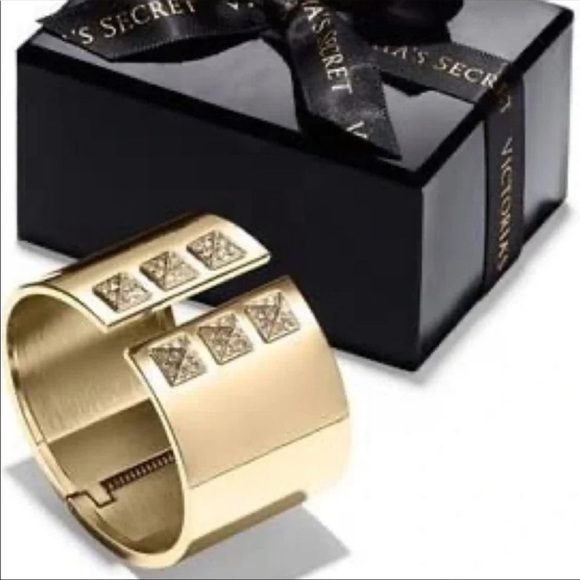 VICTORIA SECRET GOLD AND RHINESTONE ROCKSTUD CUFF BRACELET- NEW IN BOX - Picture 2 of 8